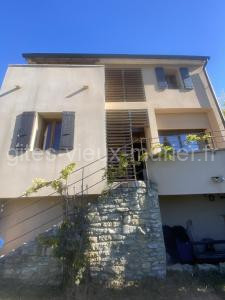 La maison basse à Entrechaux